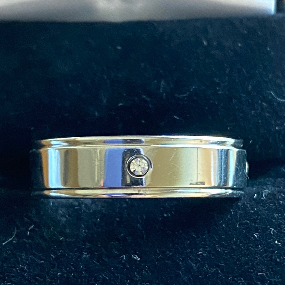 Men’s Silver Tone Wedding Band Ring w/ 4 Flush Set Stones Size 9-9.5
